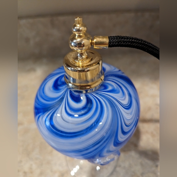 Royal Limited Crystal Bottle - Picture 6 of 6